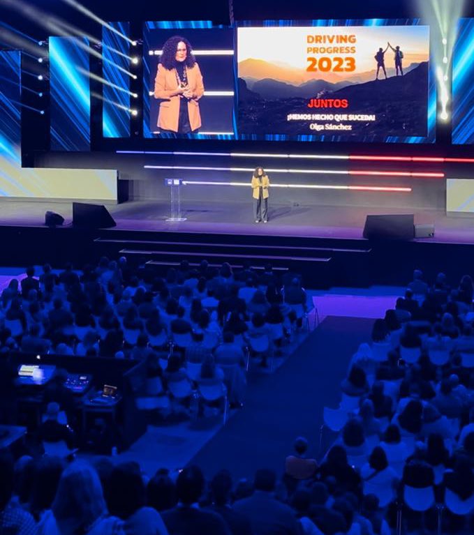 🎉 Día histórico de celebración y reencuentros en AXA España con todos los empleados y las empleadas en Madrid 📍 celebrando éxitos y mirando al futuro.

✨Porque #JuntosHacemosQueSuceda