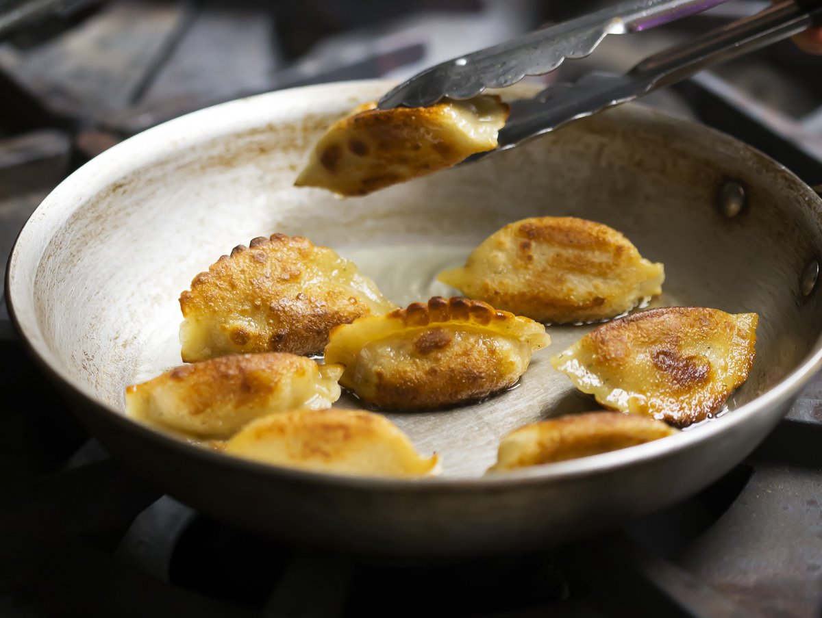 CrispyEdgeLLC's tweet photo. Looking for a unique and delicious food to serve family and friends this weekend? Try Crispy Edge Gourmet Potstickers! Fully cooked and ready to eat. Simply choose between a variety of 5-minute heating options including air fryer, electric griddle, oven bake, pan sear and more! https://t.co/vtLvLZkRSR