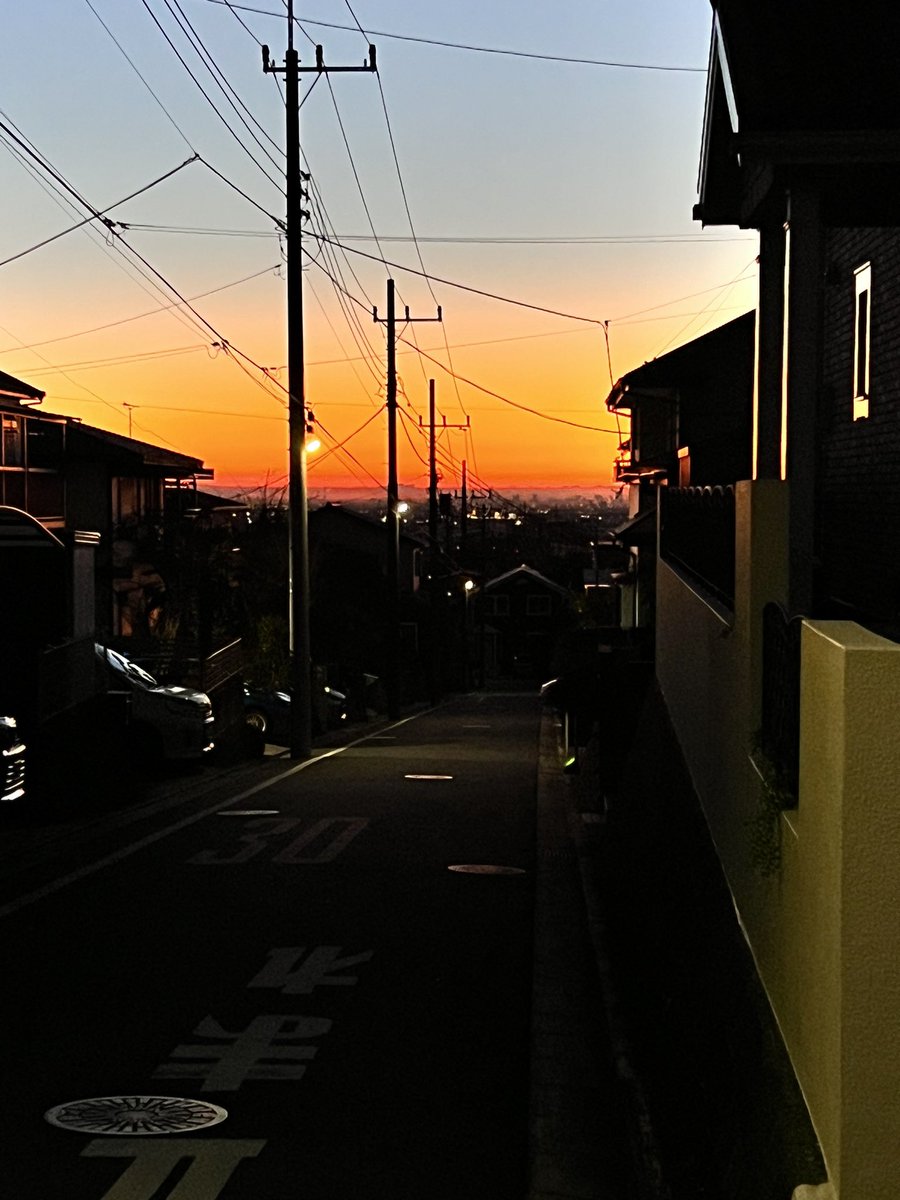 mkt18mod1's tweet photo. おはようございます☀️
新年早々夜勤やってます…
遅ればせながら、あけましておめでとうございます。 https://t.co/VYxtnx4IWT