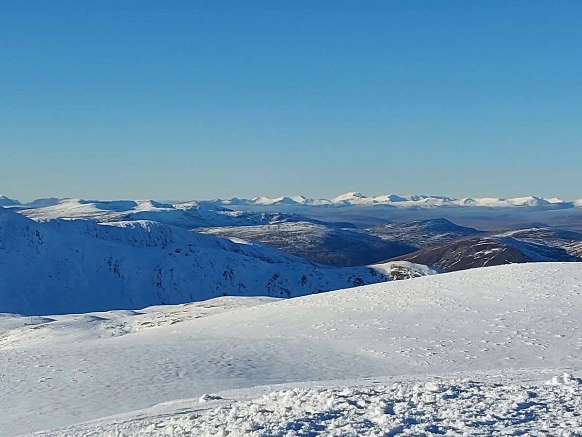 A stunning winter day on Meall Greigh, at the E end of the Ben Lawers range. Great views in all directions, as far as Ben Nevis and the high Cairngorms. #benlawers #bennevis #winter #scotland #scottishhighlands
