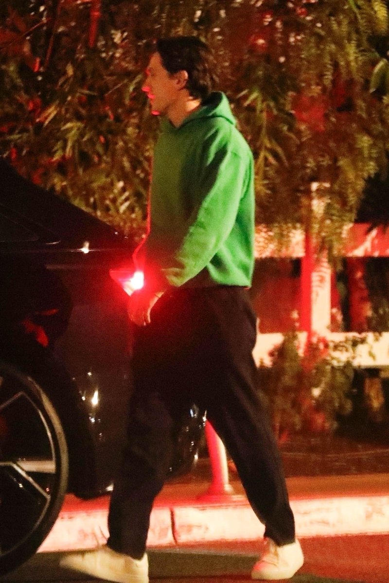 popcultureshub's tweet photo. Tom Holland in West Hollywood, CA. https://t.co/6gqloqSaOt