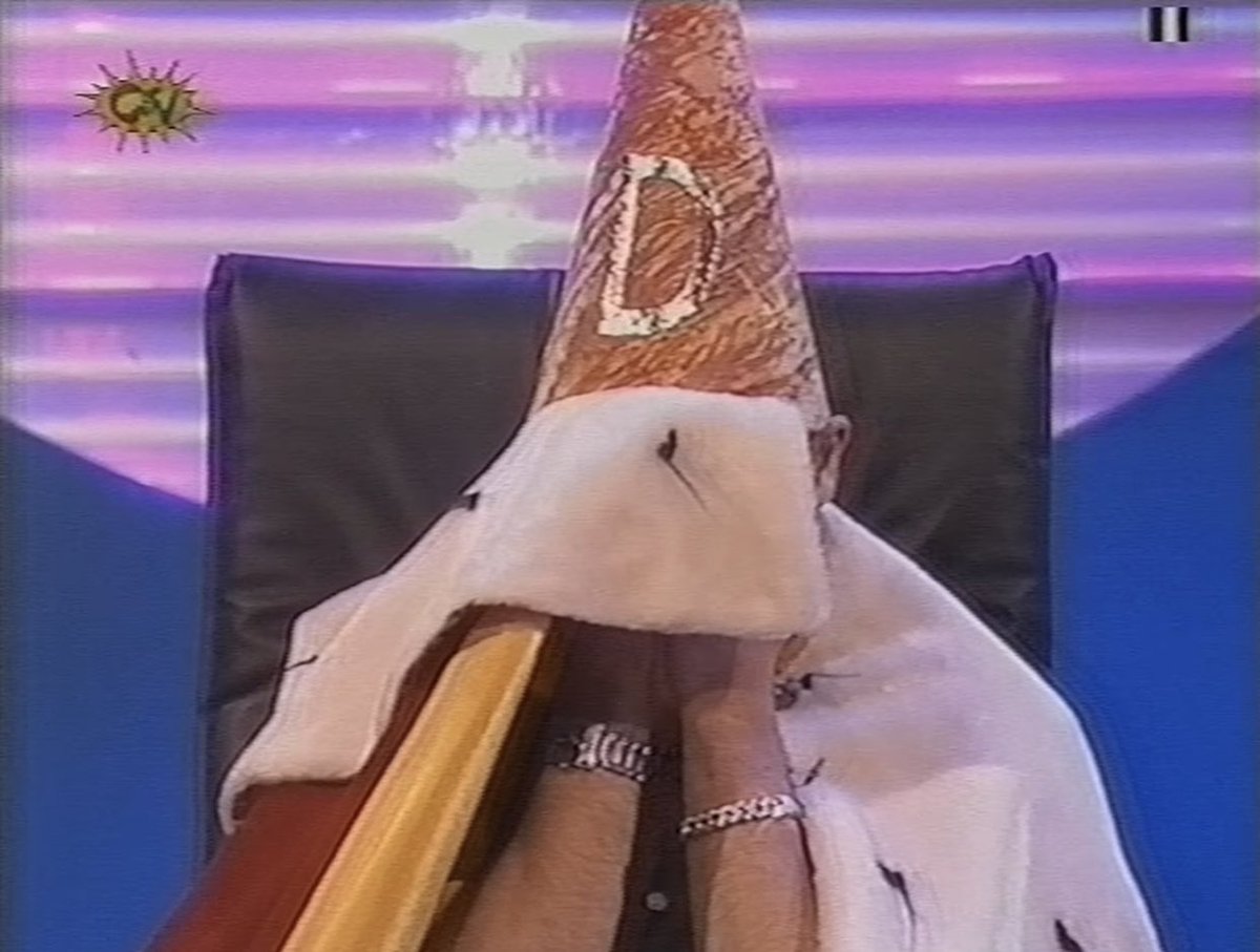 everyone still gunning for Jonny based on ‘feelings’ after Anthony laid out a perfectly logical and well thought out explanation as to why Paul must be traitor, thick table #TheTraitors