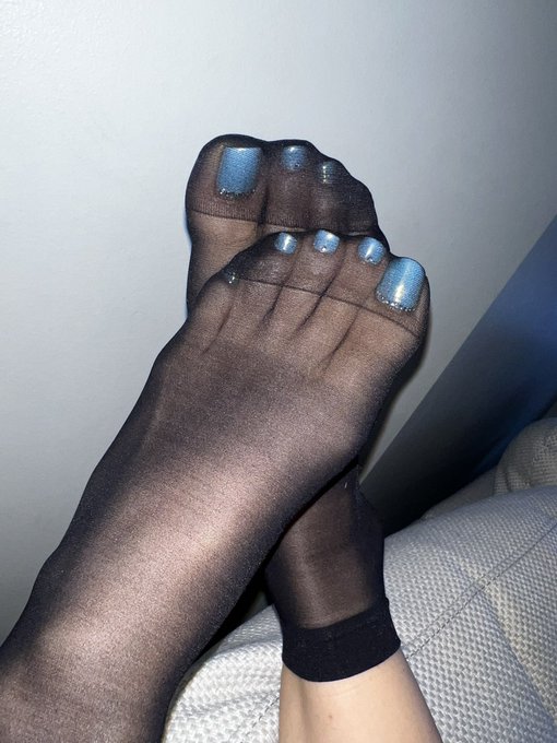 I made a little video of these socks up close, should I post it here ? 👀🩷 https://t.co/PyaIrfArjQ