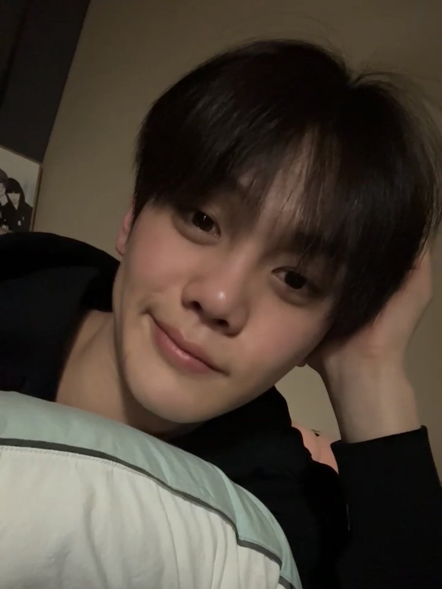 deerkgv's tweet photo. Love his little ツ smile the most https://t.co/CLOrovWGkg