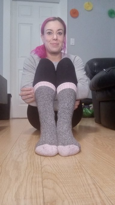Oooh dis cold is too much. I need more socks like this. https://t.co/Ir3OdeDydV