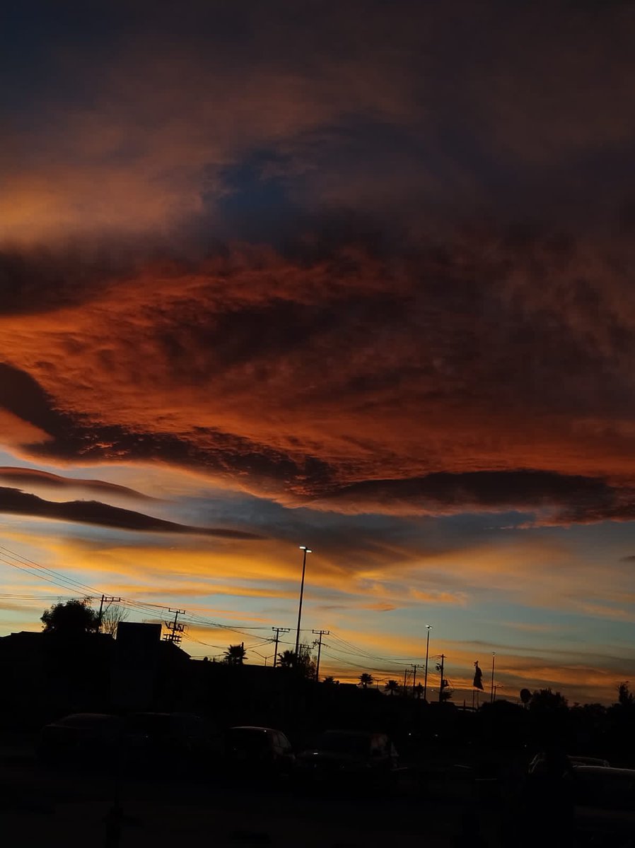 ☘️☘️Así en Tultepec el atardecer de ayer .