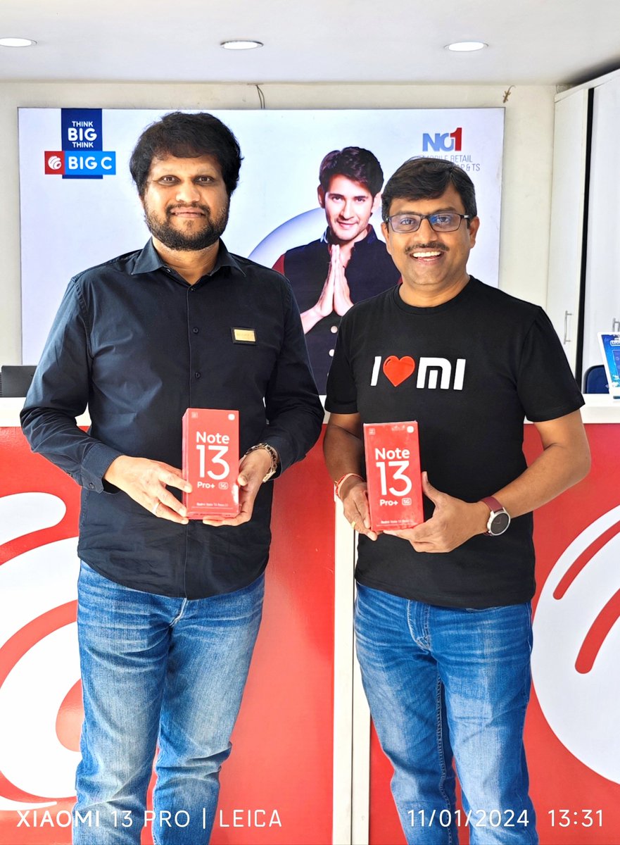 batchumalli's tweet photo. Surprise #SuperNote Launch with our 
#SuperPartner Balu Chowdary Garu, MD, Big C & Lot Mobiles in Vijaywada.🎉

He too is excited and congratulated us for the success of #RedmiNote13 5G series. To many more years of fruitful partnership.🤩🤝

#Xiaomi ♥️ @BigCMobilesIND @Lotmobiles