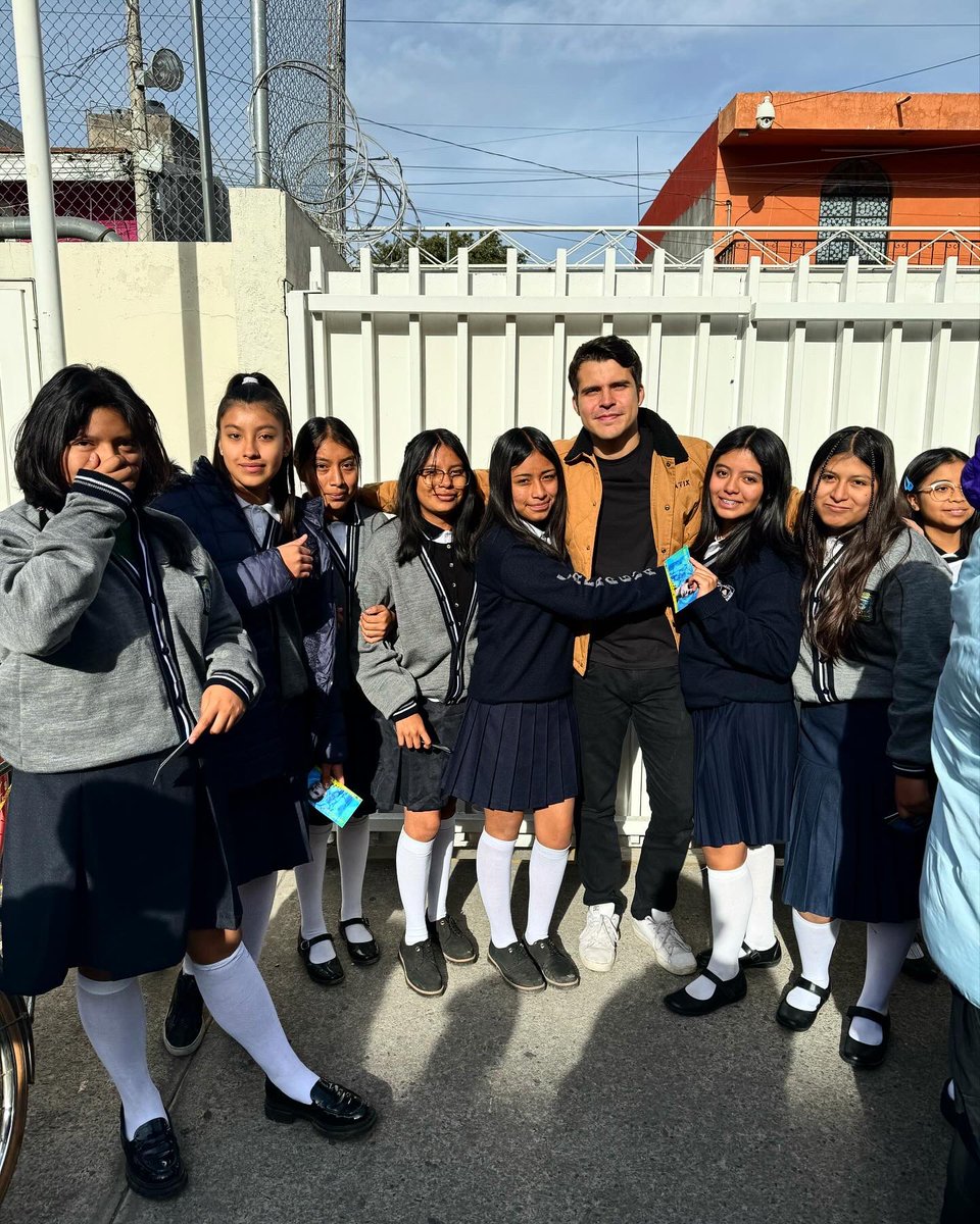 Esta mañana <a href="/AlexisSiles/">Alexis Siles</a> y #YereYM arrancando el #QuedateEnLaEscuelaTour 2024 <a href="/DIFCHOLULA/">DIF SN PEDRO CHOLULA</a>