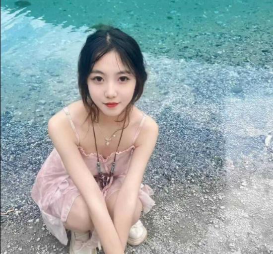 Jacquel90771885's tweet photo. 来自瓜友分享文件：辽宁鞍山极品反差女城管，张春梅 与领导酒店开房视频遭曝光，重口慎入??https://t.co/L4smYa7F2U https://t.co/bjtkswNFrf