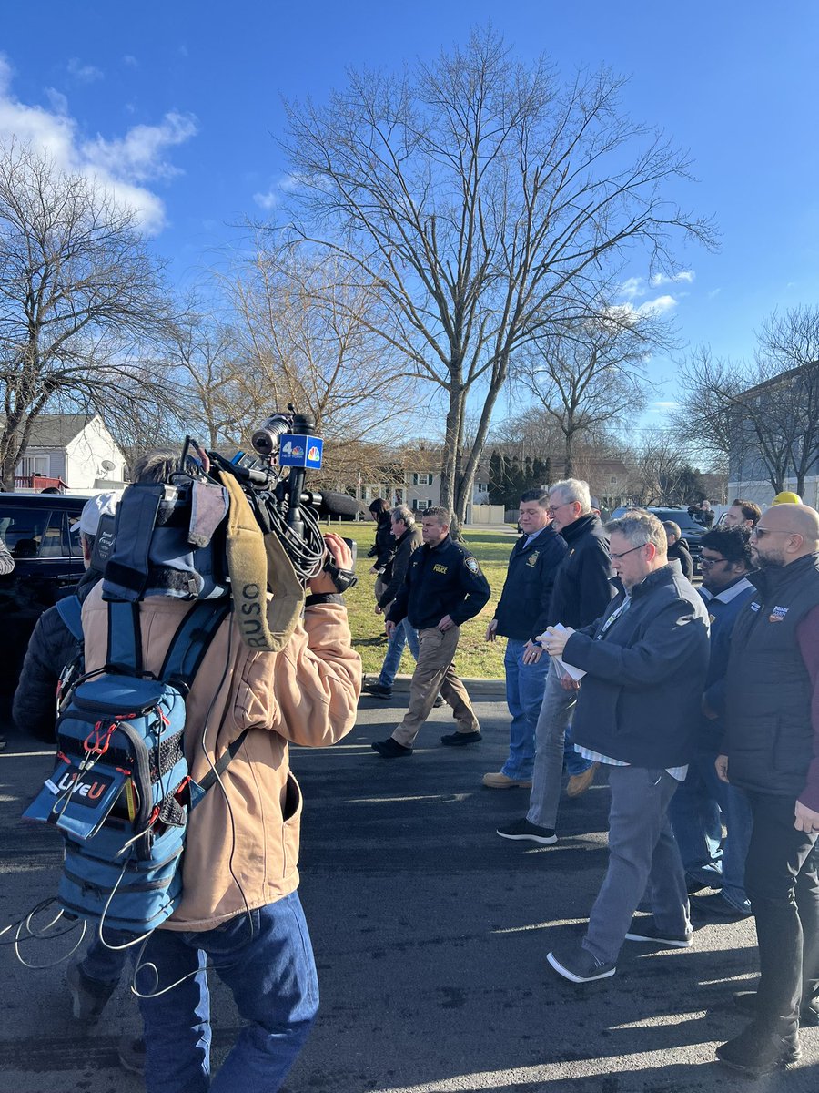 GovMurphy's tweet photo. This morning I visited Little Falls to meet with Mayor James Damiano to see flooding from the Passaic River caused by the recent storm.
We must work to ensure Little Falls and nearby communities get the support they need from the federal government. https://t.co/w93a9UT7wv