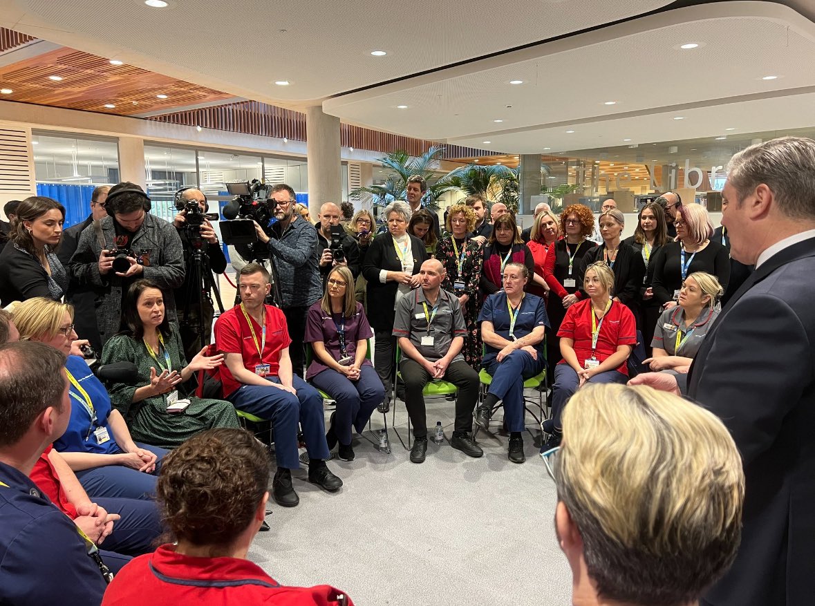 Our patient governors had an amazing opportunity today meeting @Keir_Starmer & @wesstreeting to highlight the importance of young people being at the forefront of their plan and how they plan to look after the staff who help look after us as young people 🤩@camhelions @FreshCAMHS