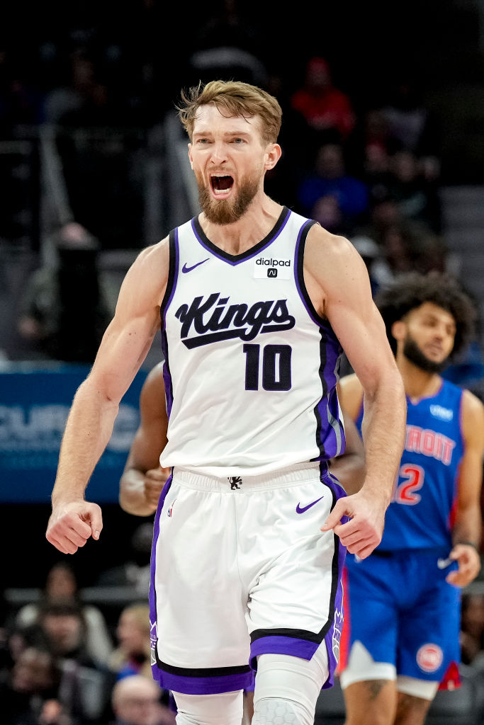 FCartoscelli3's tweet image. Domantas Sabonis' NBA ranks:

▪️ Rebounds: 1st
▪️ Rebounds per game: 1st
▪️ Double-doubles: 1st
▪️ Triple-doubles: 2nd
▪️ 20/10/5 games: 3rd
▪️ Assists: 6th
▪️ Win Shares: 7th
▪️ Assists per game: 8th
▪️ FG%: 9th

The fan vote isn't reflective of how great Sabonis has been.