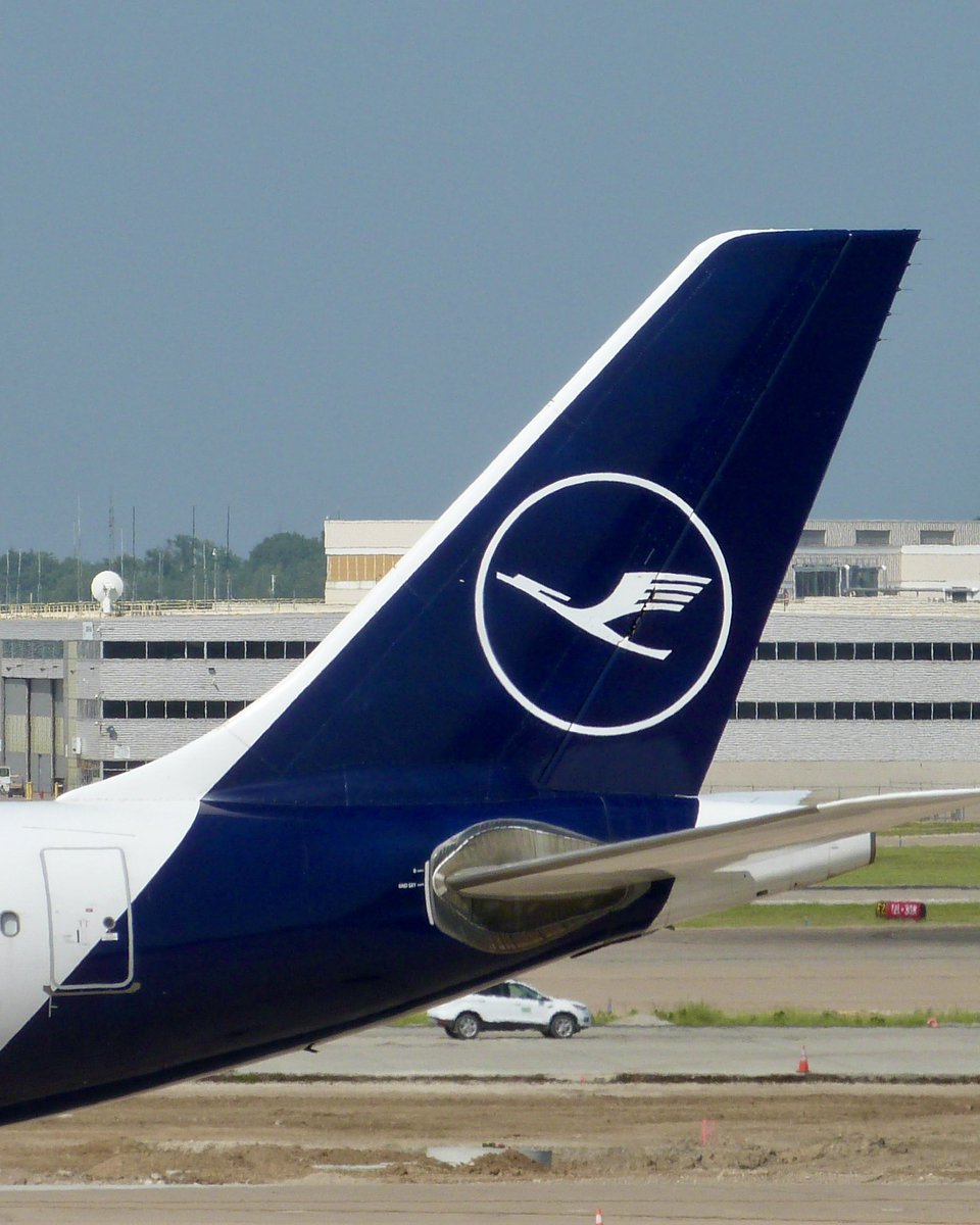 Cong_Wang's tweet photo. @AviationStl @flystl Lufthansa needs to have more flights per week to STL. https://t.co/D4HytVhqqm
