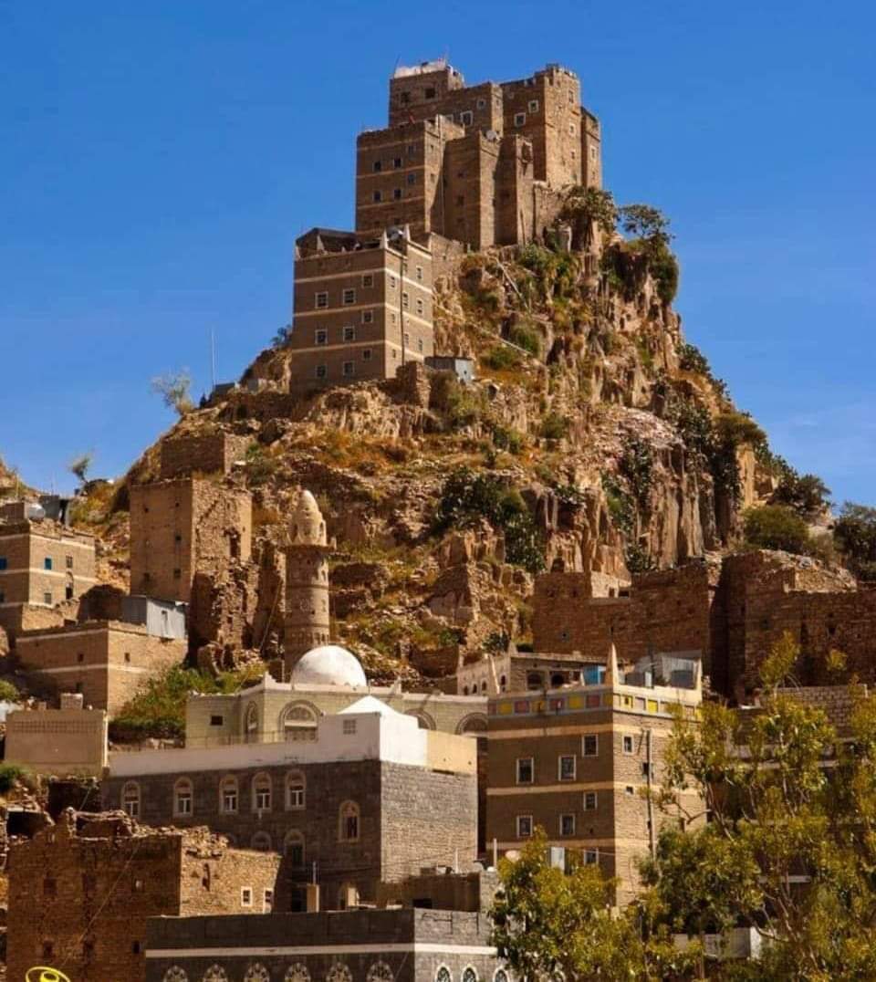 #يافع : قلعة المحجبة التاريخية ، شموخ وحضارة ..🧡