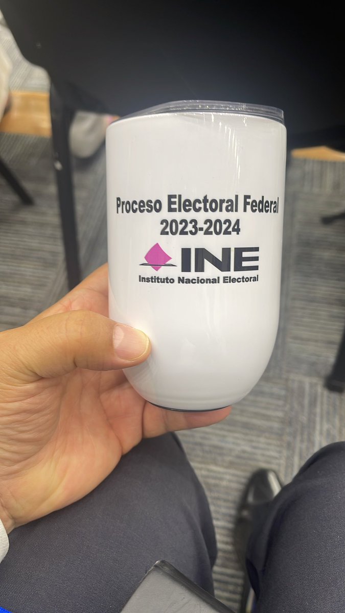ErnestoGuerra_'s tweet photo. 𝐘 𝐌𝐈𝐑𝐄𝐍 𝐐𝐔𝐄 𝐑𝐄𝐆𝐀𝐋𝐎 𝐃𝐄 𝐀𝐍̃𝐎 𝐍𝐔𝐄𝐕𝐎 𝐓𝐀𝐍 𝐒𝐇𝐈𝐍𝐆𝐎𝐍

Mil mil gracias.

En lo que terminan de discutir sus acusaciones cruzadas entre Morena y PAN-PRD https://t.co/Lf38Io5W3A