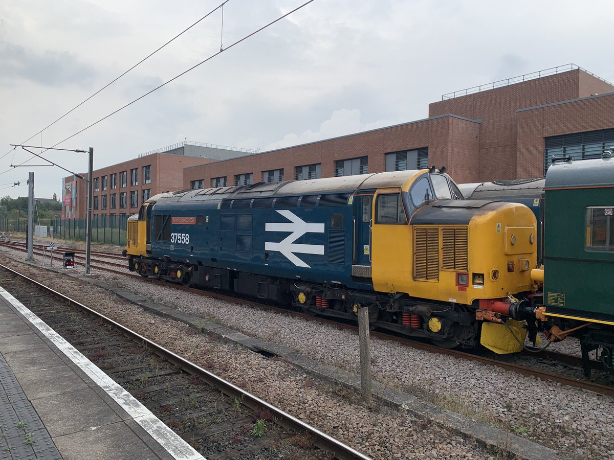 York on 9th.September 2021. #class37 37407 Blackpool Tower 37425 Sir Robert McAlpine shortly to be joined by 37558 Avro VulcanXH558 and Caroline. 
#class37 @TheGrowlerGroup