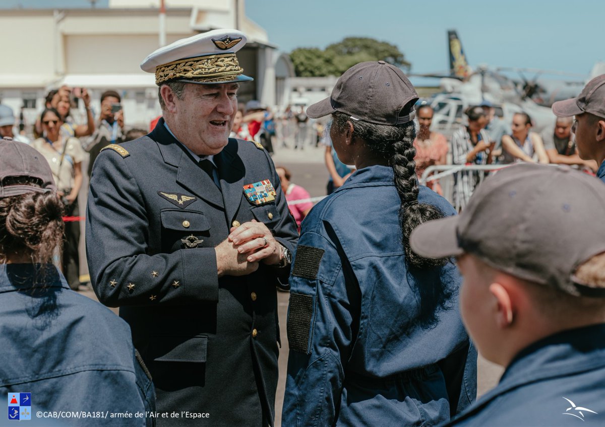 CEM_AAE's tweet photo. J'ai eu l’honneur de célébrer les 50 ans de l’arrivée de la BA 181 sur le site de Gillot à la Réunion. Ces 50 dernières années, les Aviateurs ont porté haut les couleurs de l’AAE en vol comme au sol. Grâce à leurs efforts, le lien #ArméeNation n’a cessé de se renforcer sur l’île. https://t.co/BvMW7JMx0s