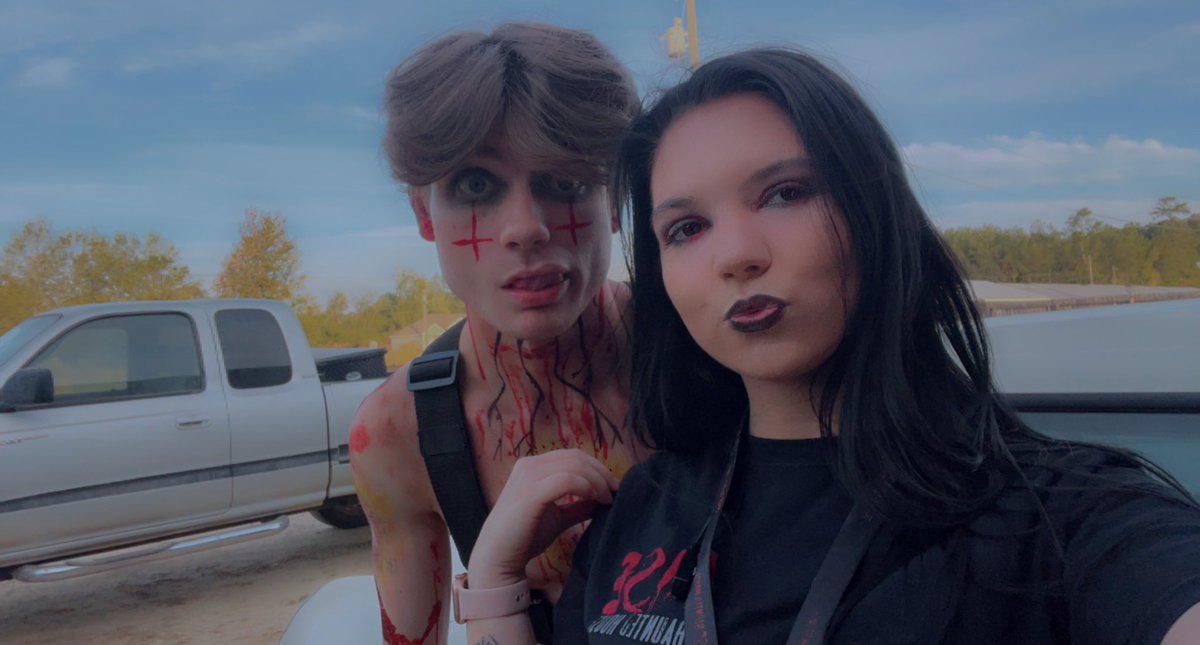 TB to Haunt Szn 23, because we open soon
#Risehauntedhouse #hauntseason #FriendshipGoals #USA