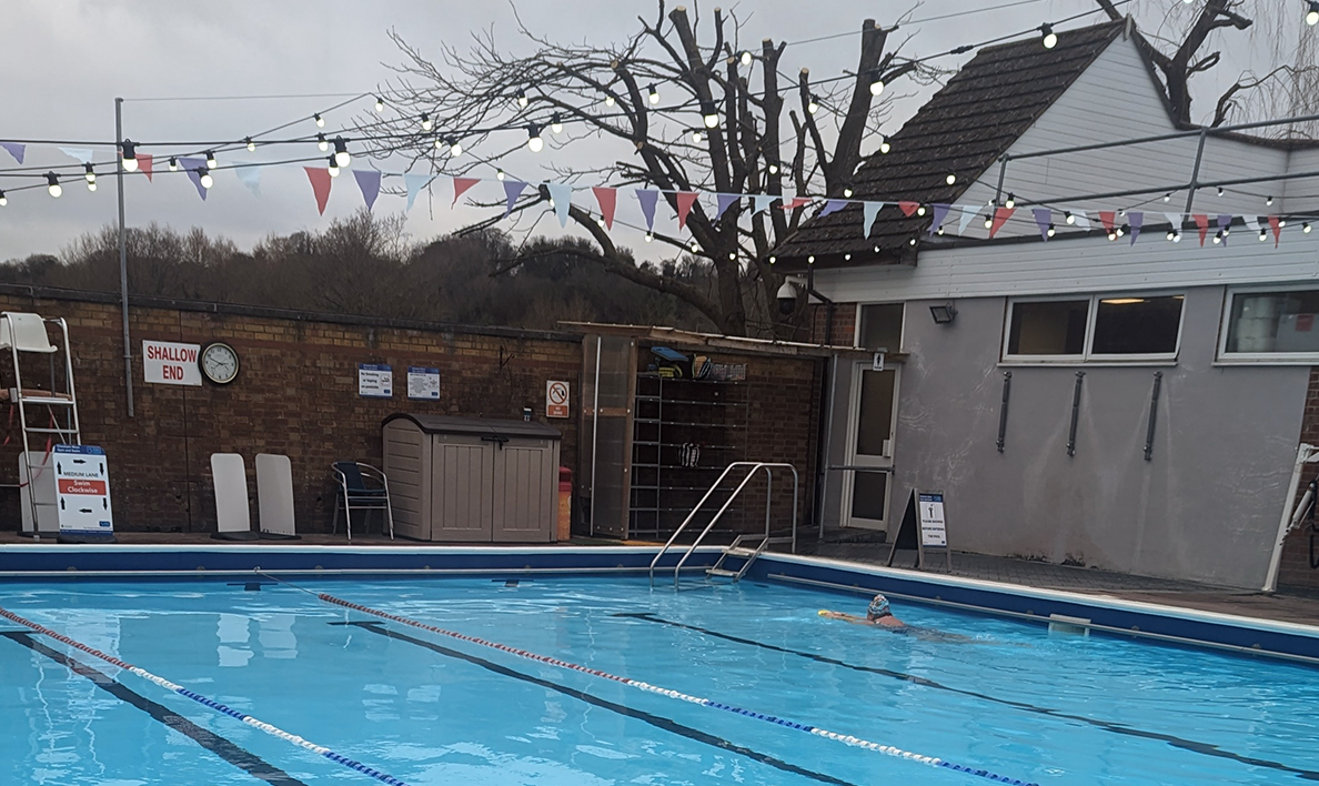 With the cold weather these last few days our pool is open as usual but unavoidably a tad chilly! Boilers are on to the max. We usually keep an average temperature of approx 27ºC/81ºF, but it's been around 73ºC/23ºF over the last couple of days. #chesham