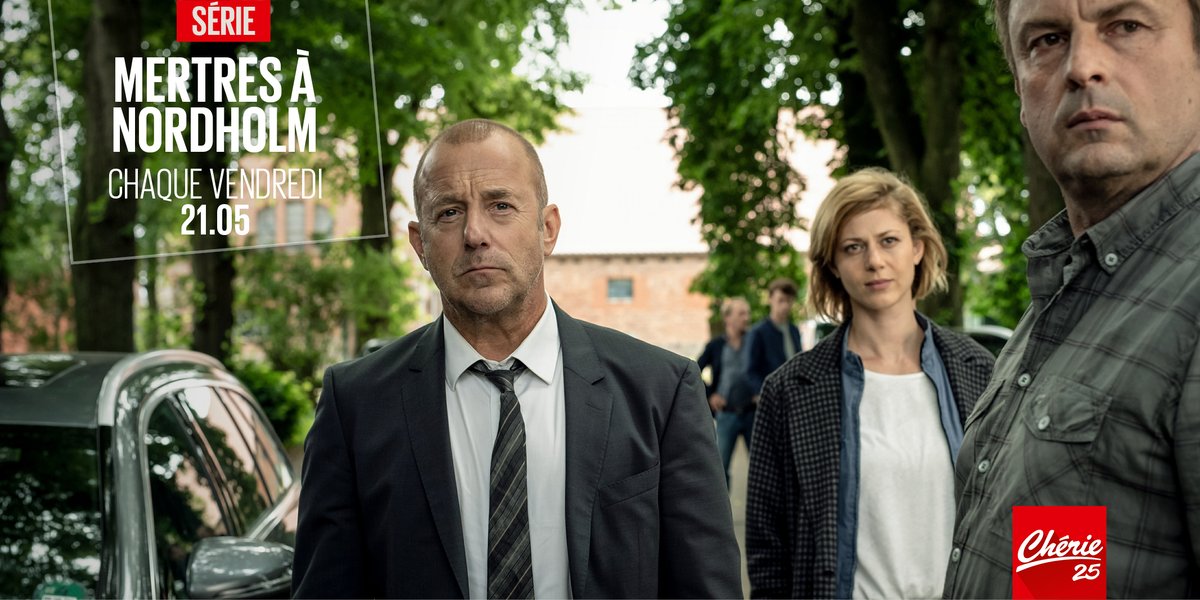 Cherie25tv's tweet photo. ll s'avère que la mort de Jule Reinhardt n'était pas accidentelle et qu’elle ait été assassinée. Hella Christensen &amp; Simon Kessler poursuivent l’enquête. 🕵️
🎥 Meurtres à #Nordholm : La fille sur la plage
🕘Ce soir à 21.05 sur #Chérie25

#HeinoFerch  #BarbaraAuer https://t.co/d2wPi8Ep8S