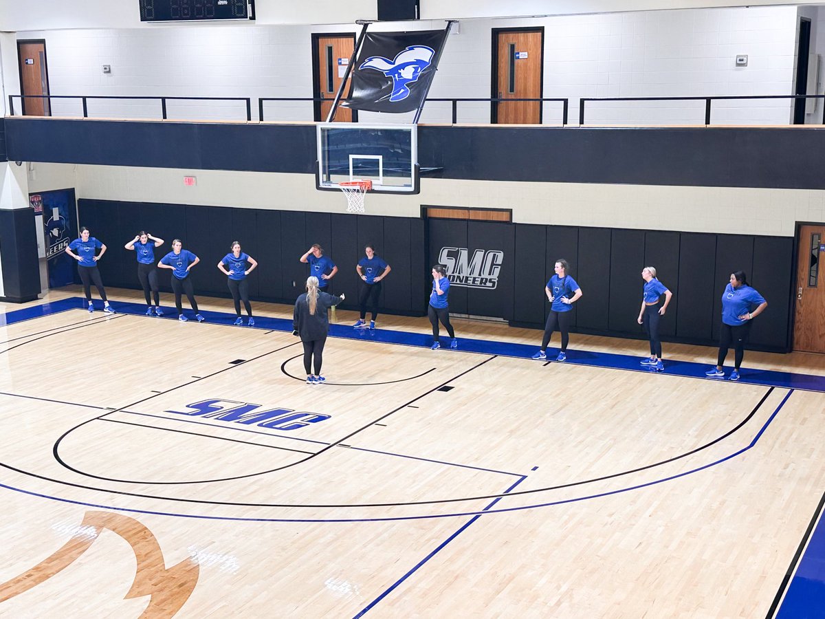 SMCPioneerSball's tweet photo. Week One 6AM’s ☑️
It’s not easy getting up and putting in work at 6AM, but this group accepted that challenge! Super proud of our ladies and their drive to compete each day #belast #pioneers https://t.co/R1VPNF7XId