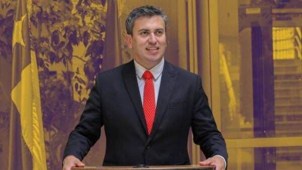 copano's tweet photo. Diputado republicano propone golpear con varillazos a escolares como castigo https://t.co/0oyd5SXZ8A https://t.co/oEFuRlvZbi