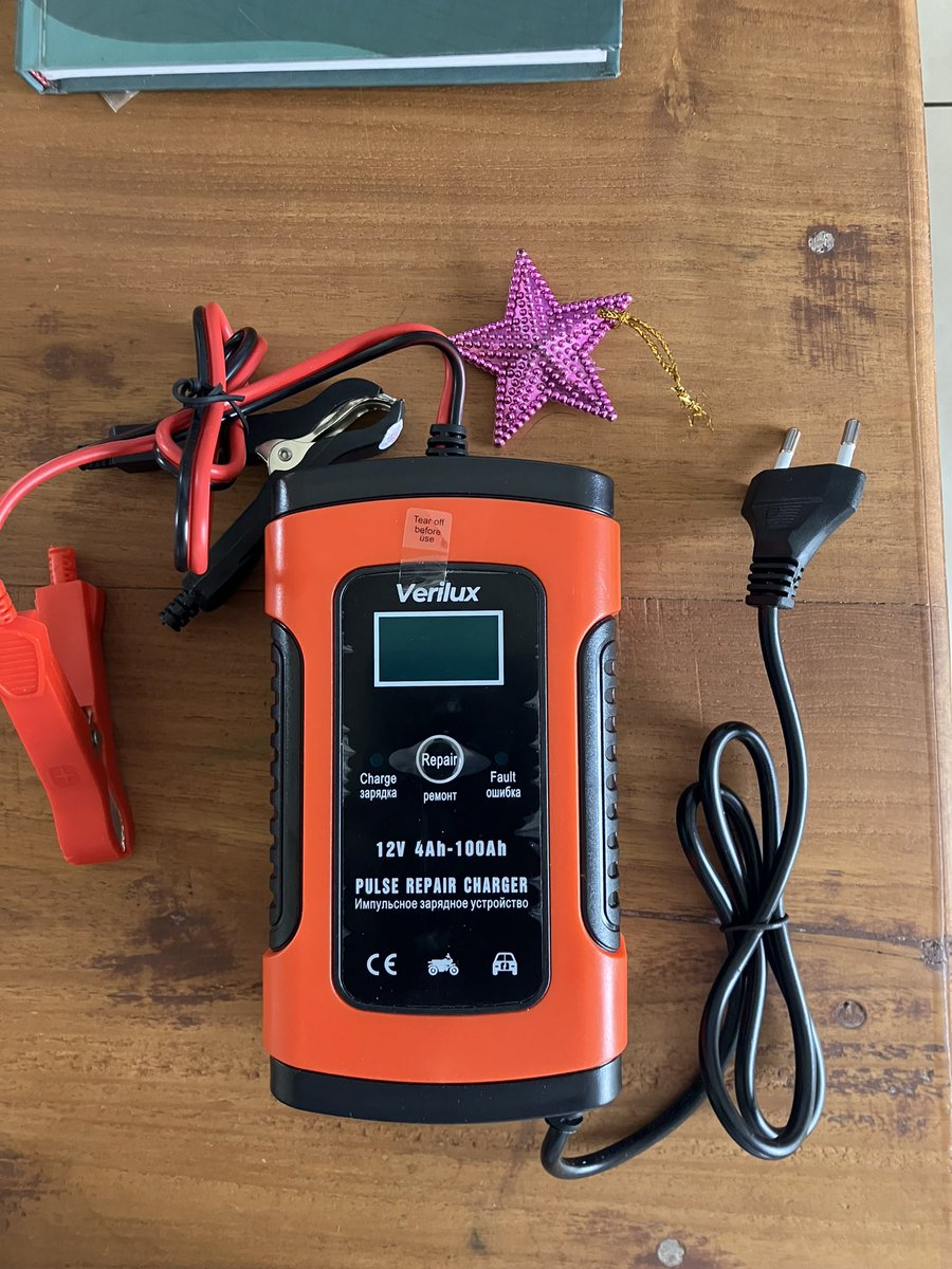 PoetLaurate's tweet image. Self charger for a car battery ..
#DadTech it is but a lifesaver !