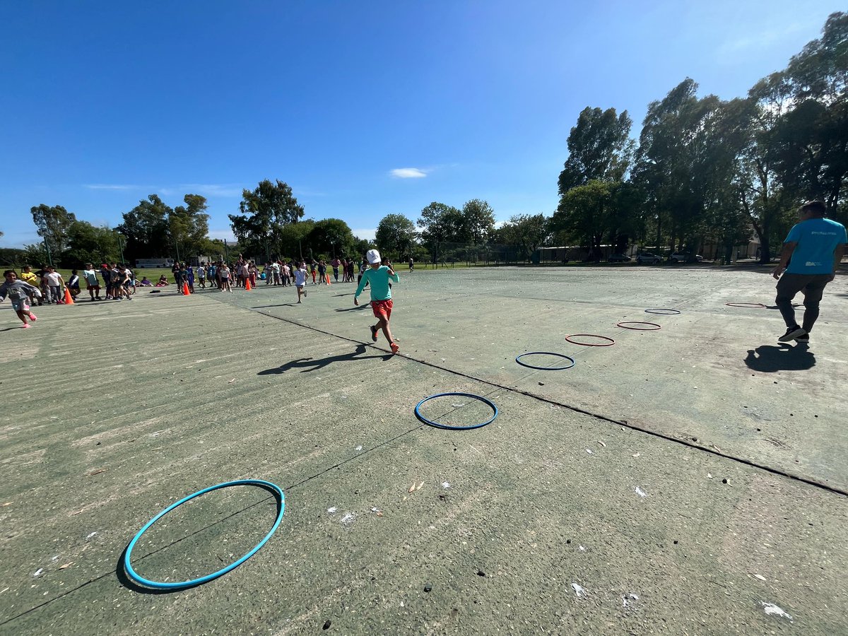 DeportesBA's tweet photo. Taller de atletismo en el #ParqueRoca #ColoniasBA https://t.co/5pkHnRXqNs