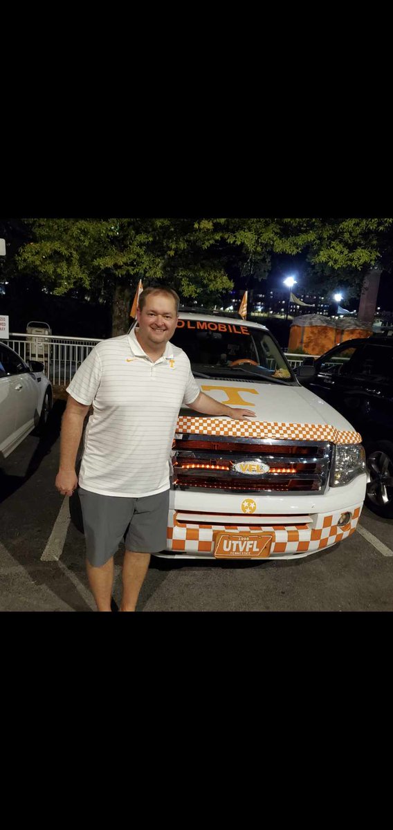 OleTenn's tweet photo. @OleTenn made it on the Volmobile! #volnation #volmobile #VFL #Tennessee https://t.co/jiM5t5AsHV