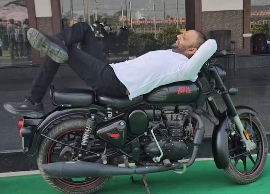 ThePayTMBatch's tweet photo. YSRCP chilling while TDP, BJP, Congress, and JSP are shuffling around. https://t.co/CZ6iiNpz0F