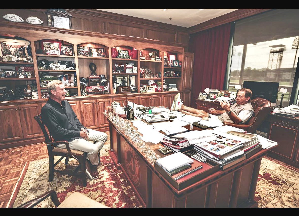 chrisdimino's tweet photo. Alabama should never touch Nick Sabans office.
Keep everything down to the paper clips in place.
Put plexiglass over the door..and charge for tours to go in and look. https://t.co/CmYFOVNZMX