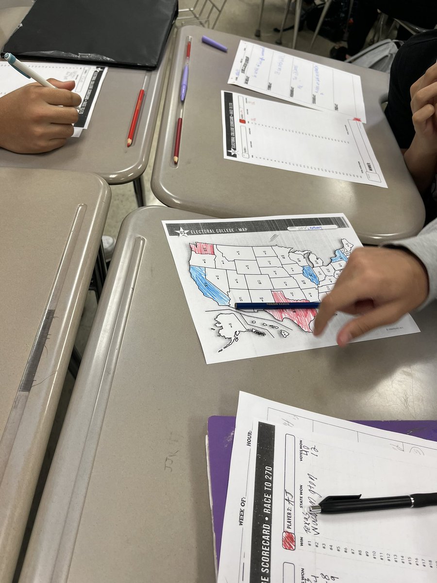 Today we are learning about the Electoral College with maps and rock, paper, scissors. #ExcellenceIsWorthTheEffort @BGISDgaryfields @BGISD @BGJHS @lightningr