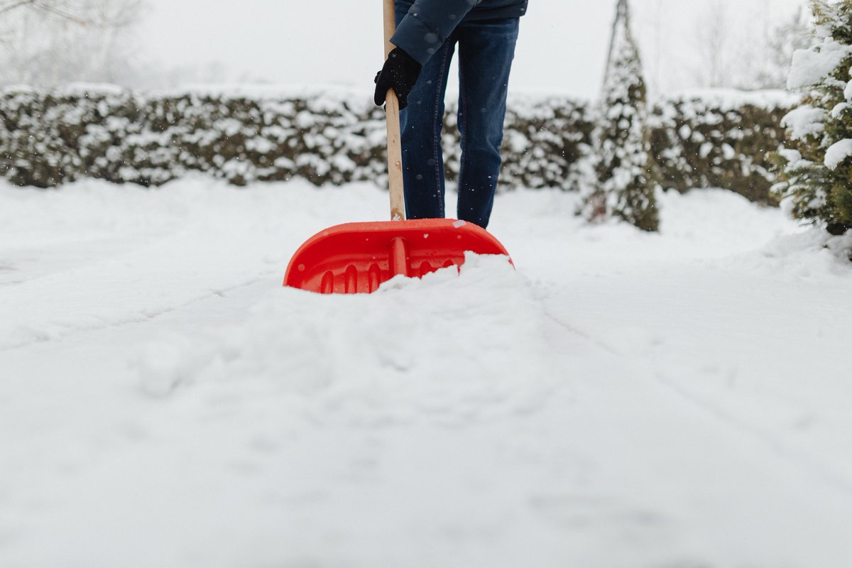 ecoCityMKE's tweet photo. Did You Know? Every year, more than 525,000 tons of salt is dumped into our state’s surfaces to manage #winter snow, enough to pollute over 400 billion gallons of Wisconsin water. 

❄️Use the below tips to reduce #salt use. (1/3)

ℹ️ Source: Wisconsin Salt Wise https://t.co/TcLTUojUp0