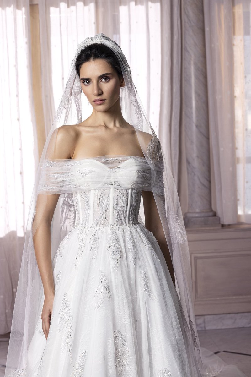 najasaade's tweet photo. Delicate movements that caress the senses in this Off-White embroidered Chantilly lace heart shape bridal dress with off shouldered ethereal tulle.

Discover our full collection on https://t.co/Unid6syCey

#najasaade #Bridal #ReadyToWear #RTWBRIDAL https://t.co/rdqhoPG8Ar
