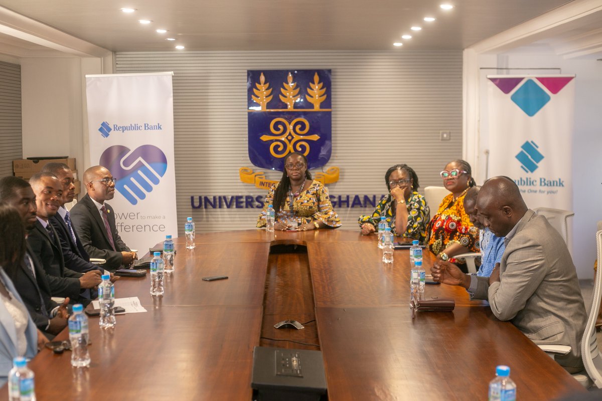 The MD of <a href="/RepublicBankGh/">Republic Bank (Ghana) PLC</a>, Mr. Benjamin Dzoboku, has led a delegation from the bank to donate 20 laptops in support of the 1S1L Initiative. This aligns with the bank's SDG commitment to quality education within its CSR initiative, Power to Make a Difference.
1/2

#UGIS75