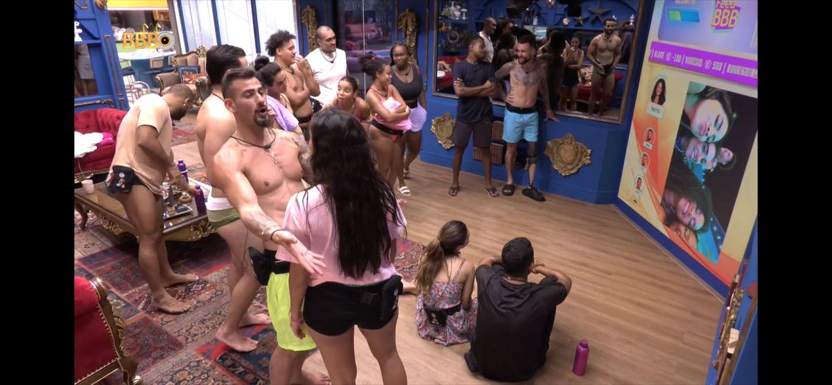 MaryJenney's tweet image. Muita gente falando só entendi o Nizam falando do momento que a Alane grudou na cintura dele e se jogou pra trás na festa.
#BBB24