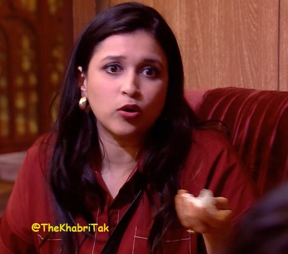 TheKhabriTak's tweet photo. Ayesha : Not only Isha but even Abhishek Said that you are clearing you PATTA by injecting your words !!!

Whom do you support ?? 

- Retweet : #MannaraChopra 
- Like : #IshaMalviya 

#BB17 #BiggBoss #BiggBoss17 https://t.co/BSzY8WcsYU