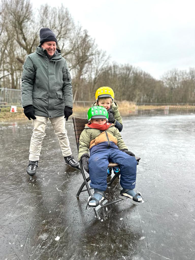 Het was ijspret in #Oegstgeest vandaag. De baan is nu gesloten. We zien uit naar een volgende vorstperiode.
IJscluboegstgeest.nl