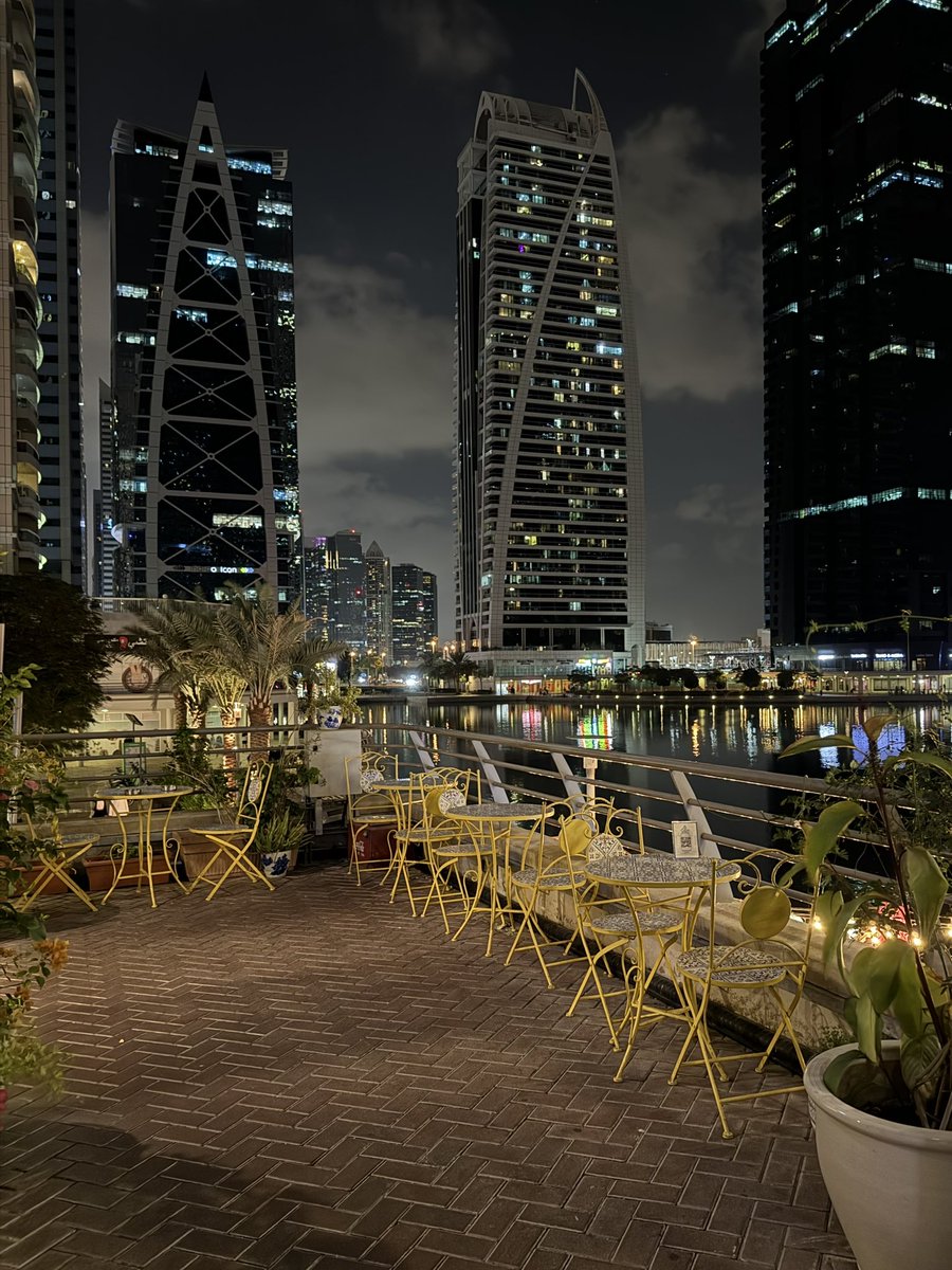 viilz_'s tweet photo. - ما كنك إلا ضي وسط ليل عتيم. https://t.co/XngU8prTOf