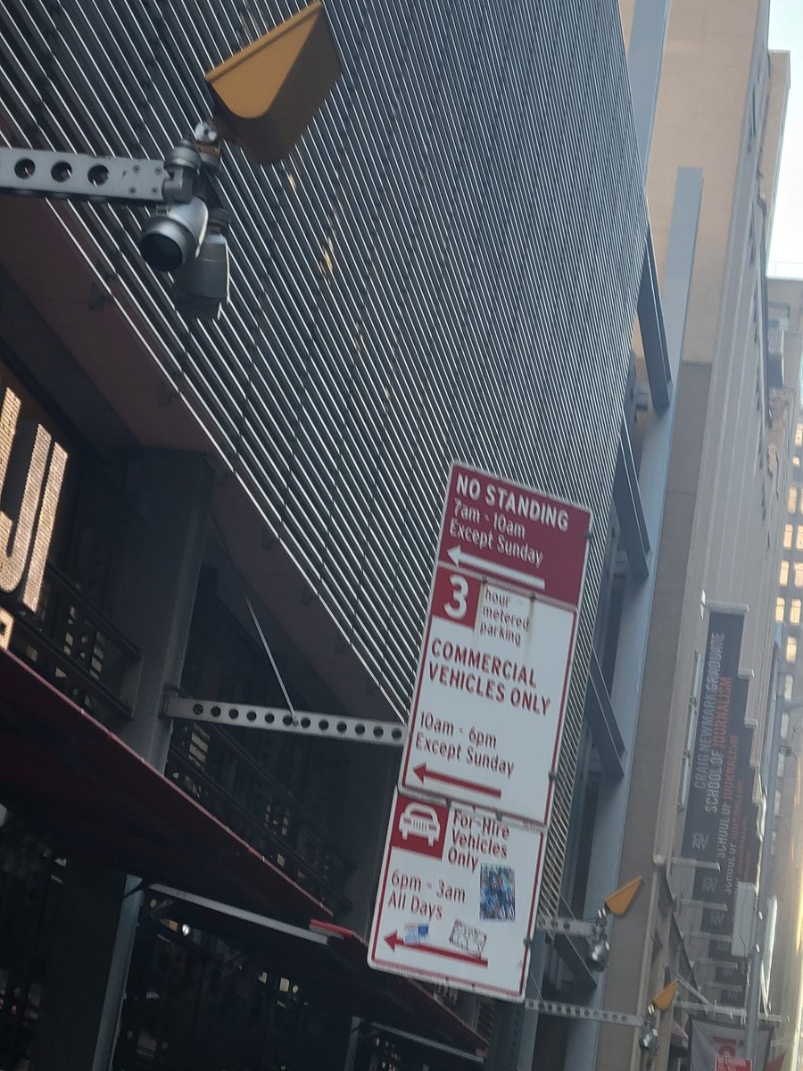 placardabuse's tweet photo. This @NYPDnews #SnatcherVan was parked illegally in the No Standing zone in front of the @NYTimes Building during rush hour this morning.
It has been going on for years, but the Times still won't report on the rampant #PlacardCorruption that continues to take over our streers. https://t.co/yh7F2aWlDA