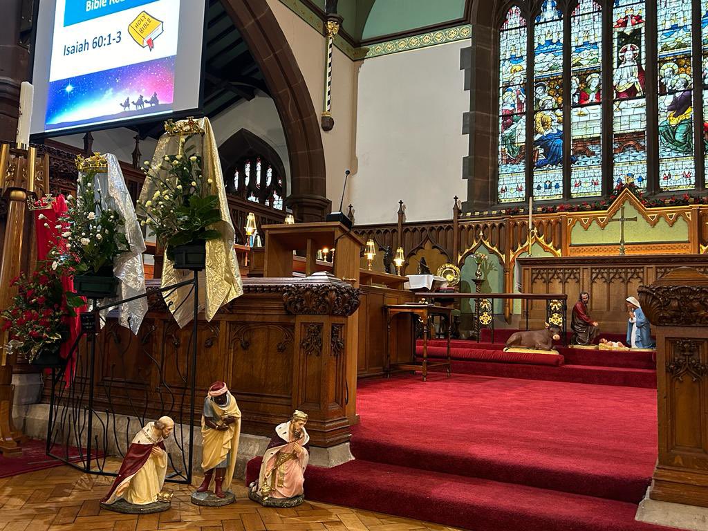 StAnnsRainhill's tweet photo. Beautiful Epiphany service this afternoon. Glorious singing. Well done to our Values Ambassador readers and Wise Persons. Let’s pay attention to the WISDOM of others. #Wisemen #Wisdom 👑👑👑🎁🎁🎁 #ChristianValue https://t.co/kfFuMCOf2X