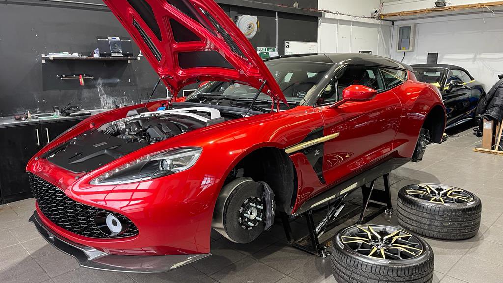 theflyingtech's tweet photo. What a way for our Flying Tech to start 2024!
A trip up to Preston to service this beautiful Zagato Shooting Brake ๐
#astonmartin #hwm #hwmastonmartin #flyingtech #flyingtechnician #zagato #shootingbrake #zagatoshootingbrake https://t.co/MmZOi7z5ZW
