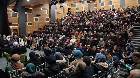 akkadingursu's tweet photo. Kadın Kolları Başkanımız Zehra Aslan ,İl Koordinatörlerimiz Aliye Tunç,Filiz Ölgün ve yöneticilerimiz ile birlikte Gürsu Belediyemiz tarafından düzenlenen Sayın hocamız Necmettin Nursaçan 'ın Regaib Kandili özel programına katılım sağladık. https://t.co/VMCHUSrqop