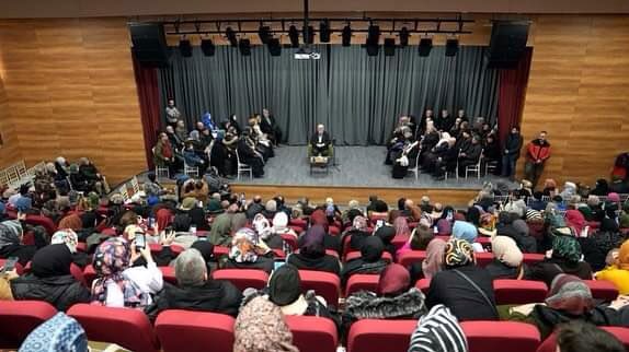 akkadingursu's tweet photo. Kadın Kolları Başkanımız Zehra Aslan ,İl Koordinatörlerimiz Aliye Tunç,Filiz Ölgün ve yöneticilerimiz ile birlikte Gürsu Belediyemiz tarafından düzenlenen Sayın hocamız Necmettin Nursaçan 'ın Regaib Kandili özel programına katılım sağladık. https://t.co/VMCHUSrqop