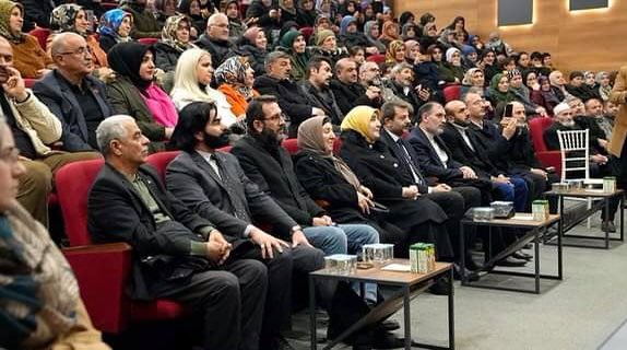 akkadingursu's tweet photo. Kadın Kolları Başkanımız Zehra Aslan ,İl Koordinatörlerimiz Aliye Tunç,Filiz Ölgün ve yöneticilerimiz ile birlikte Gürsu Belediyemiz tarafından düzenlenen Sayın hocamız Necmettin Nursaçan 'ın Regaib Kandili özel programına katılım sağladık. https://t.co/VMCHUSrqop