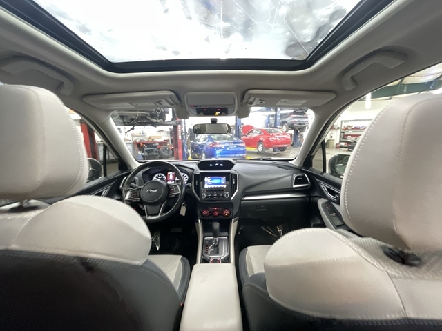 EastonMotorsWI's tweet photo. Adventure awaits with the 2019 Subaru Forester Premium at Easton Motors! 🌲🚗 Ready to hit the road and explore? Stock:992BB #SubaruForester #EastonMotors #AdventureAwaits #ExploreMore #NewCarFeeling

Shop now 👉 https://t.co/UZh7rjiCXz https://t.co/p7QdZ7nMYp