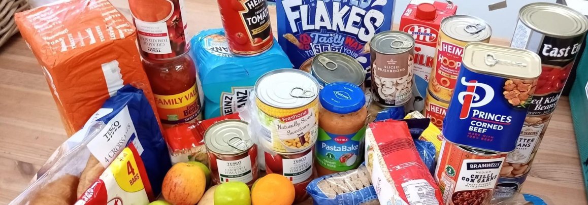 Help us to help out this winter by donating to our Food Bank Collection at Gunnersbury Park Sports Hub. If you are able to donate items such as pasta, rice, cereals, tinned fish, tinned vegetables, tinned beans, soup, rice, milk (UHT or powdered), fruit juice and biscuits.