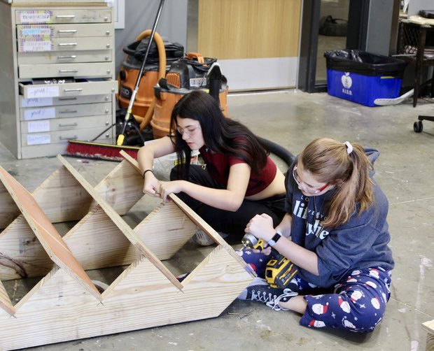 JBHS_dispatch's tweet photo. THEATER PREP: The theater is in full swing to put on this year’s musical. They will be performing “Big Fish”, a show they last performed three years ago. The cast and crew are hard at work to get the show ready by its opening day, January 18.

#linkinbio

📸: William Balke https://t.co/h57tGiu3Om