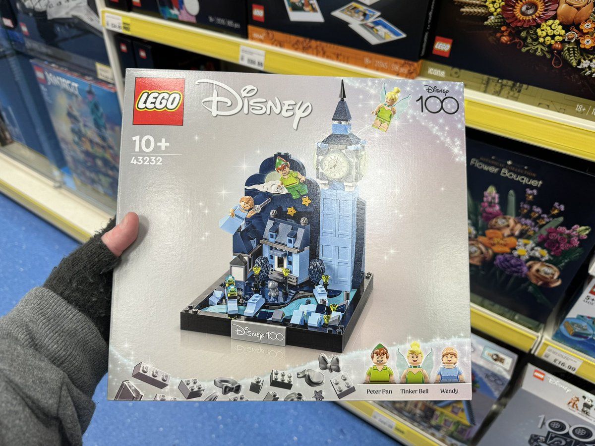 JrTulkian's tweet photo. Loving the @LEGO_Group x Disney 100 collaboration! Got the film camera for Christmas and bought the Peter Pan today. So excited to build this!

If LEGO did the Captain Hook pirate ship, I would buy it immediately 🏴‍☠️ Also if they did Brother Bear 🐻 https://t.co/78nf53Zjlk