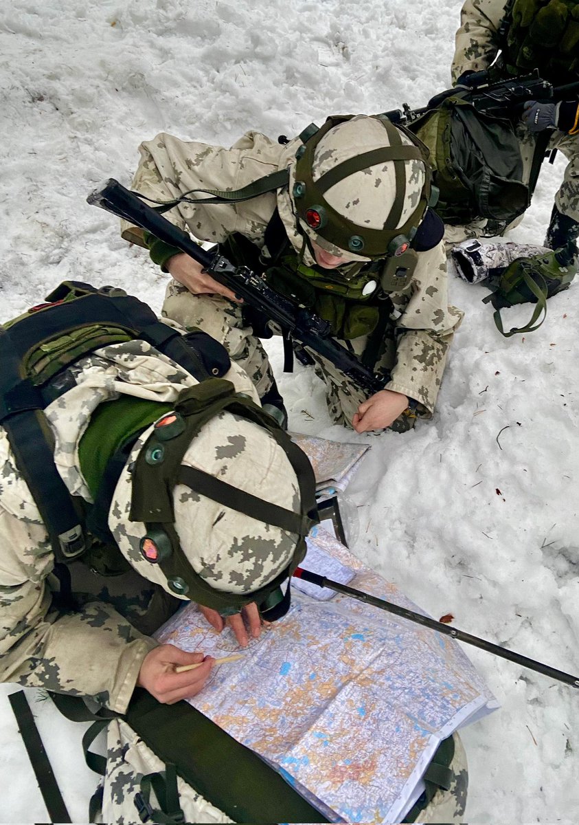 Tarkastin <a href="/ReserviupseeriK/">Reserviupseerikoulu</a> harjoituksessa Haminan suunnalla. Erittäin hyvä tekemisen meininki. Johtajat pääsevät harjaantuvat erilaisten ongelmien ratkaisemisessa, alaisista huolehtimisessa ja oman toimintakyvyn ylläpitämisessä - tehtävät täytetään! #VOIMA #RUK263